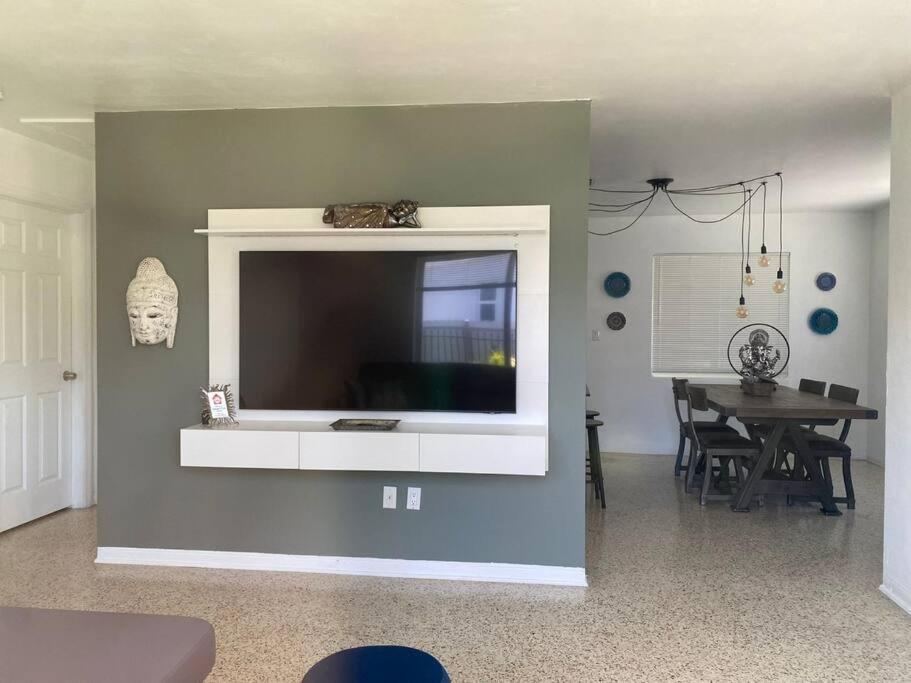 Stayover In Miami Home 2Br - 1Bth - Free Parking Zewnętrze zdjęcie