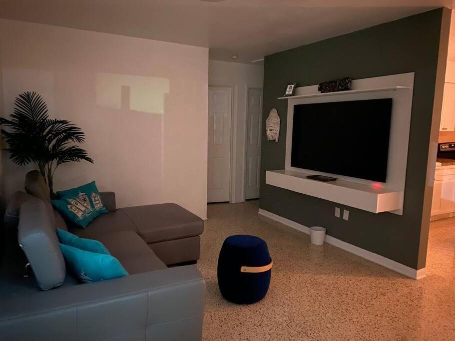 Stayover In Miami Home 2Br - 1Bth - Free Parking Zewnętrze zdjęcie