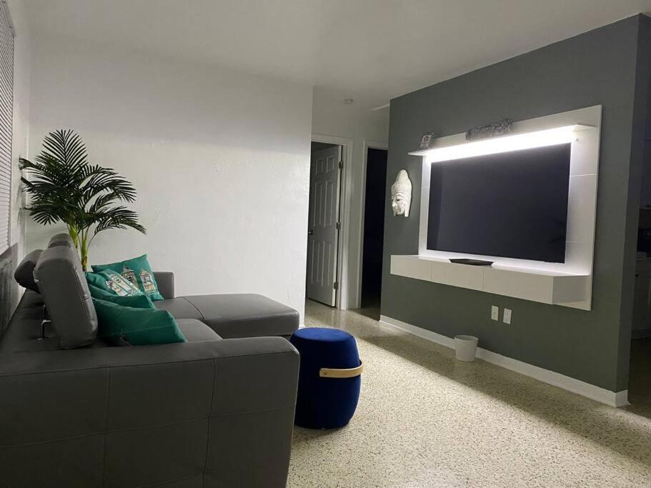 Stayover In Miami Home 2Br - 1Bth - Free Parking Zewnętrze zdjęcie