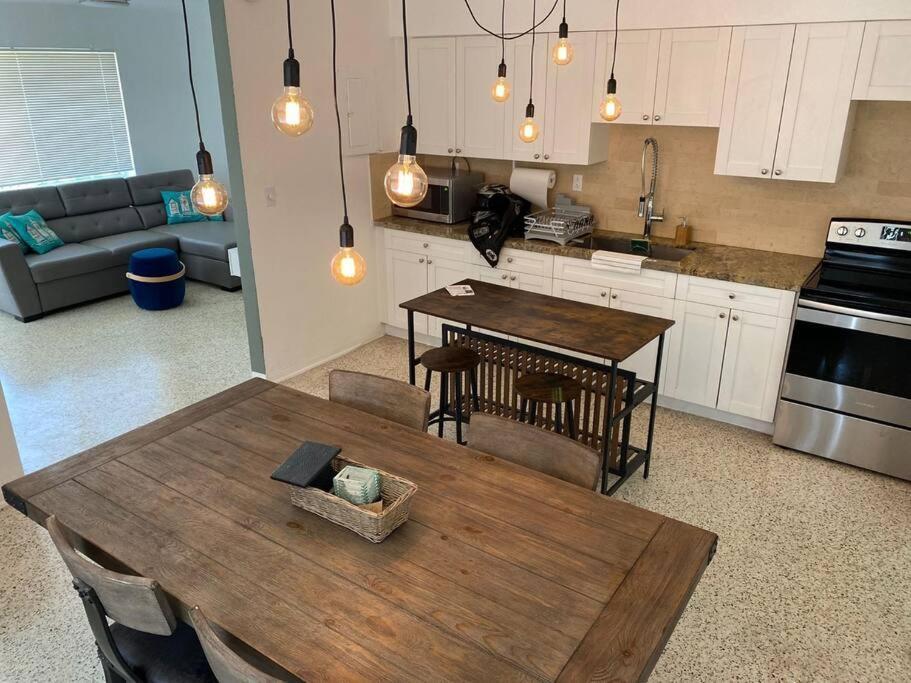 Stayover In Miami Home 2Br - 1Bth - Free Parking Zewnętrze zdjęcie